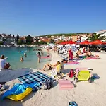 아파트 In Okrug Gornji With Sea View, Terrace, Air Conditioning, Wifi 3436-2 트로기르