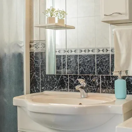 In Okrug Gornji With Sea View, Terrace, Air Conditioning, Wifi 3436-2 דירה