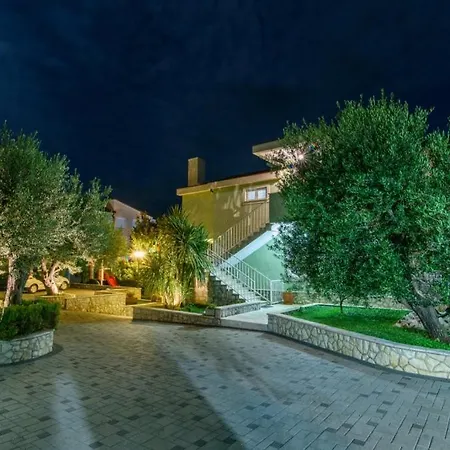In Okrug Gornji With Sea View, Terrace, Air Conditioning, Wifi 3436-2 特罗吉尔