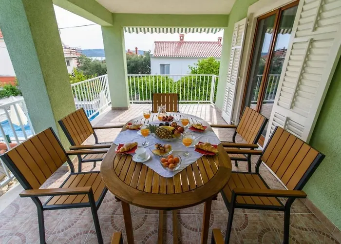 In Okrug Gornji With Sea View, Terrace, Air Conditioning, Wifi 3436-2 特罗吉尔