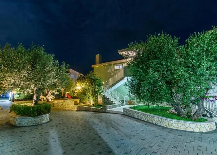 In Okrug Gornji With Sea View, Terrace, Air Conditioning, Wifi 3436-2 Trogir