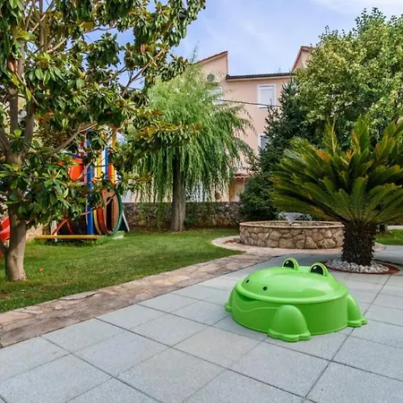 In Okrug Gornji With Sea View, Terrace, Air Conditioning, Wifi 3436-2 Lejlighed