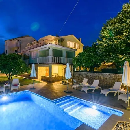 In Okrug Gornji With Sea View, Terrace, Air Conditioning, Wifi 3436-2 Lejlighed *
